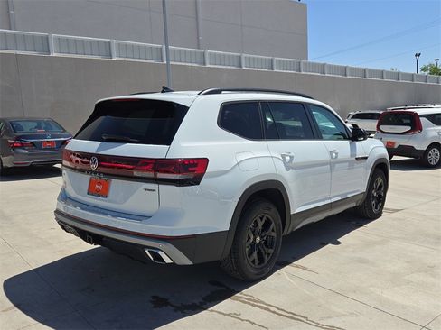 New 2025 Volkswagen Atlas Peak Edition SE image 11