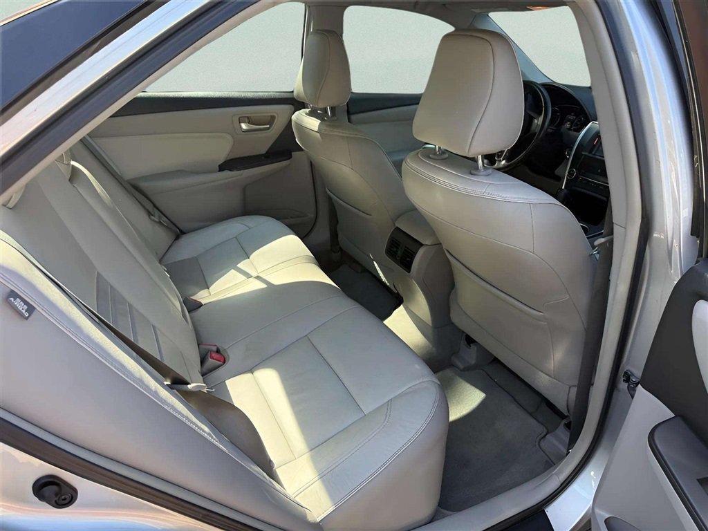 Used 2015 Toyota Camry XLE w/ Moonroof Package FWD image 10