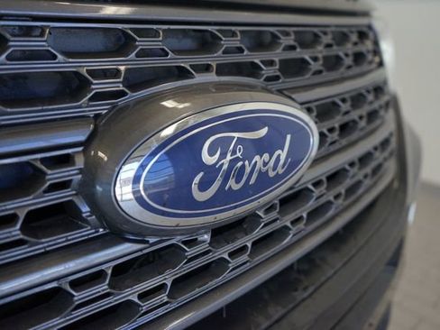 Used 2022 Ford Explorer XLT w/ Equipment Group 202A AWD/4WD image 18