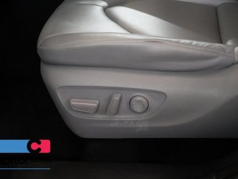 Used 2023 Toyota Highlander XLE AWD/4WD image 12