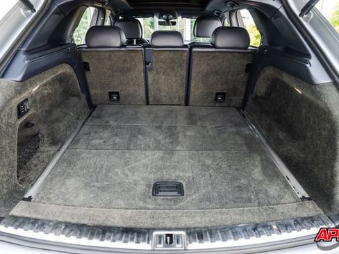 Used 2017 Bentley Bentayga AWD/4WD image 78