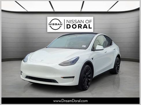 Used 2025 Tesla Model Y Long Range RWD image 1