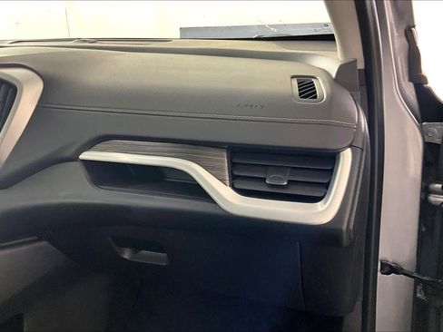 Used 2023 GMC Terrain SLT w/ Tech Package image 18