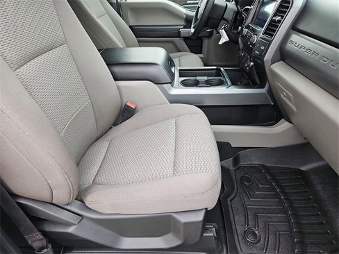Used 2021 Ford F250 XLT w/ FX4 Off-Road Package image 17