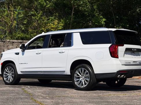 Used 2023 GMC Yukon XL Denali AWD/4WD image 9