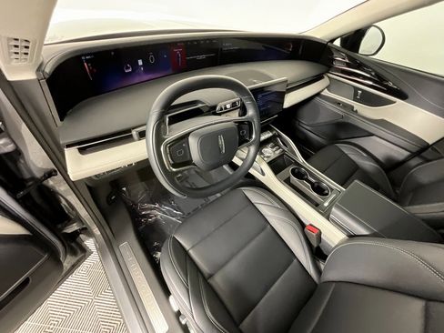 Used 2025 Lincoln Nautilus Premier image 15