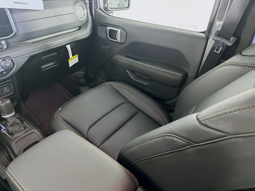 New 2026 Jeep Wrangler Unlimited Sahara AWD/4WD image 32