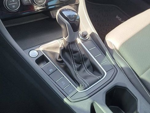 Certified 2023 Volkswagen Jetta SE w/ Panoramic Sunroof Package FWD image 26