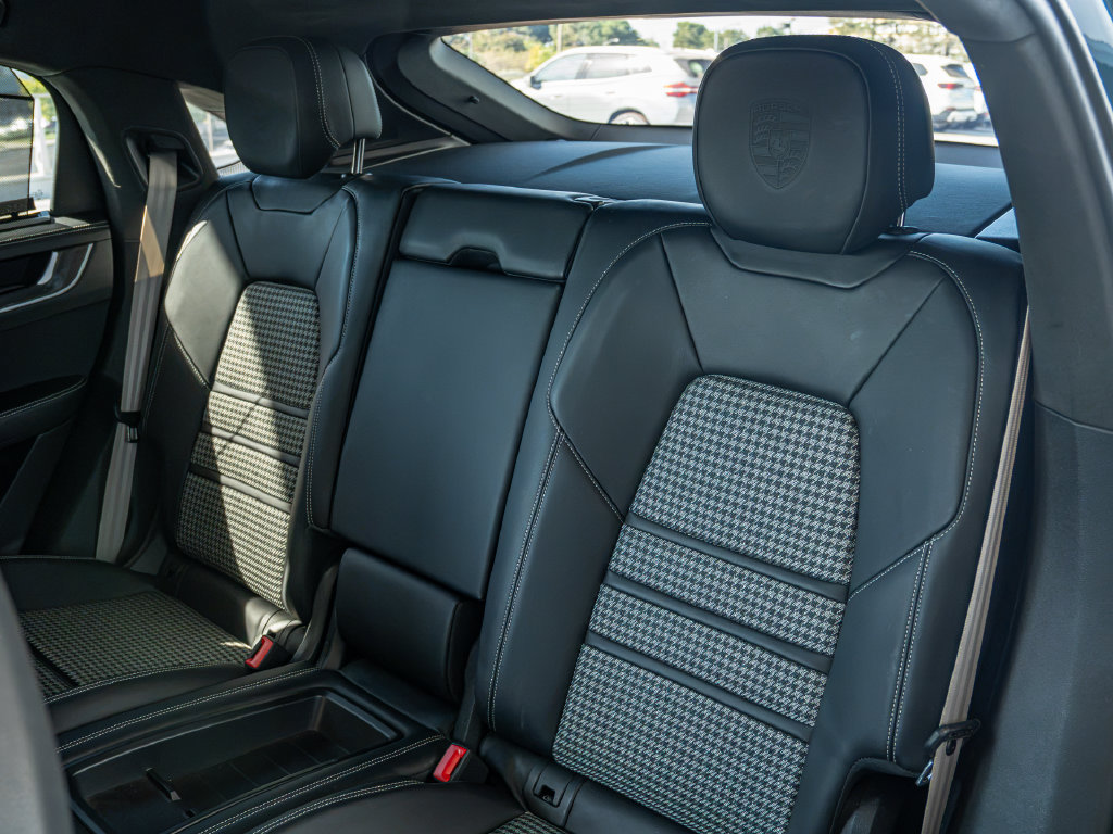 Certified 2024 Porsche Cayenne S AWD/4WD image 18