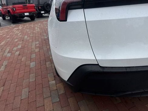 Used 2026 Tesla Model Y 2WD image 8