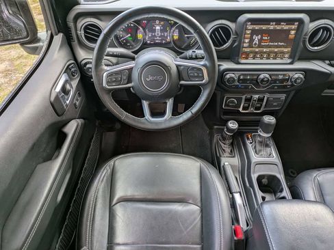 Used 2023 Jeep Wrangler Unlimited Sahara w/ Cold Weather Group AWD/4WD image 15