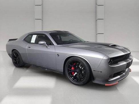 Used 2016 Dodge Challenger SRT Hellcat RWD image 2