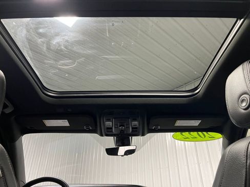 Used 2022 GMC Yukon Denali w/ Denali Premium Package image 21