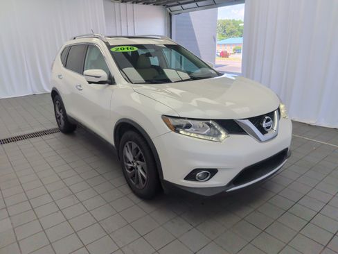 Used 2016 Nissan Rogue SL w/ SL Premium Package FWD image 3