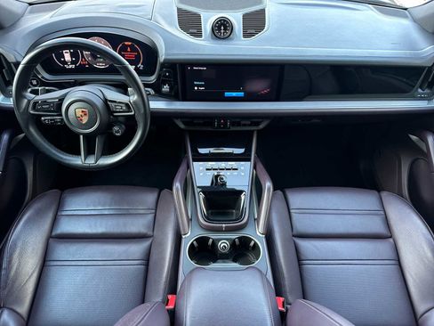 Certified 2024 Porsche Cayenne E-Hybrid image 6