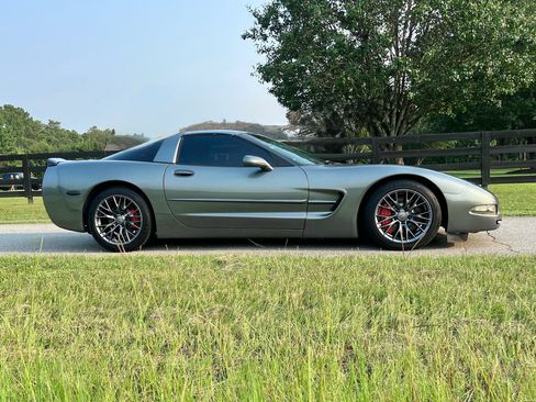 Used 2004 Chevrolet Corvette Coupe w/ Roof Package RWD image 5