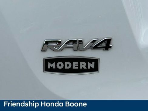 Used 2018 Toyota RAV4 XLE AWD/4WD image 11