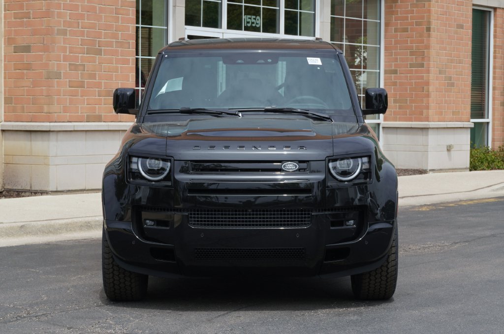 Used 2026 Land Rover Defender 110 X-Dynamic SE AWD/4WD image 4