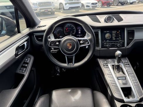 Used 2016 Porsche Macan Turbo image 28