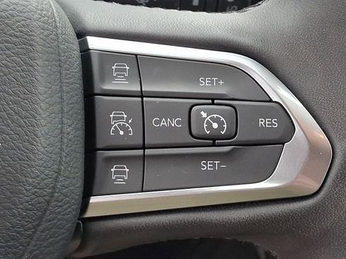 Used 2024 Jeep Compass Limited image 22