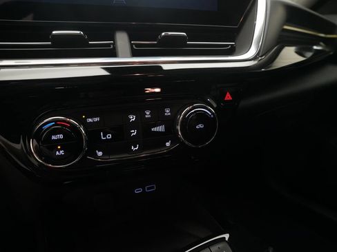 Used 2024 Chevrolet Trax ACTIV w/ Sunroof Package FWD image 20