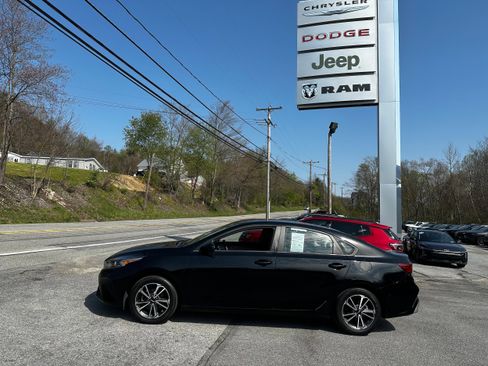 Used 2022 Kia Forte LXS FWD image 22