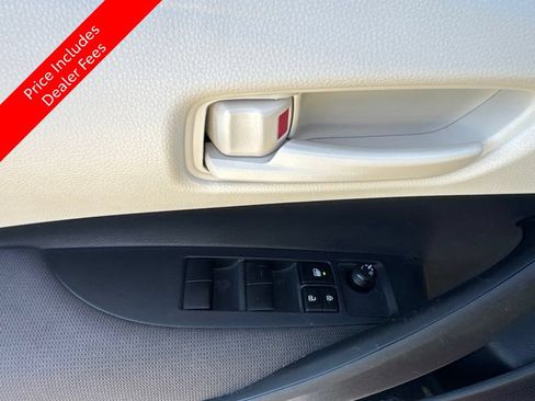 Used 2025 Toyota Corolla LE FWD image 12
