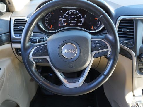 Used 2020 Jeep Grand Cherokee Laredo image 23