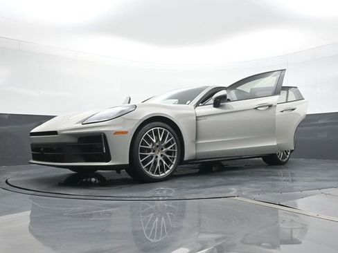 Certified 2025 Porsche Panamera 4 AWD/4WD image 30