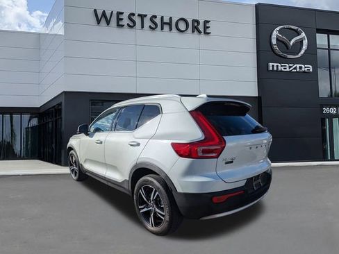 Used 2023 Volvo XC40 B5 Plus image 5