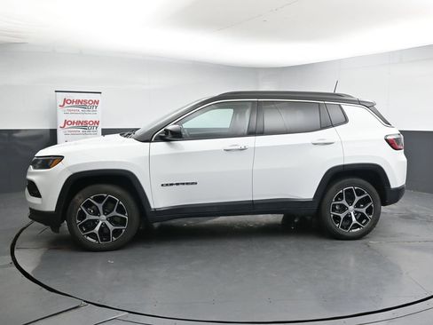 Used 2024 Jeep Compass Limited AWD/4WD image 5