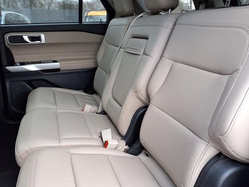 Used 2023 Ford Explorer XLT w/ Equipment Group 202A image 7