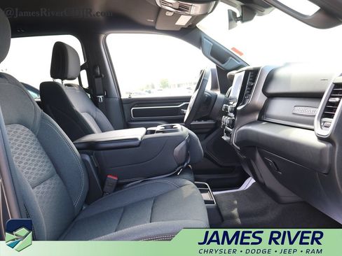Used 2025 RAM 1500 Big Horn AWD/4WD image 9
