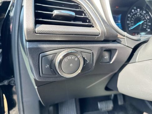 Used 2017 Ford Fusion SE w/ Fusion SE Technology Package FWD image 18