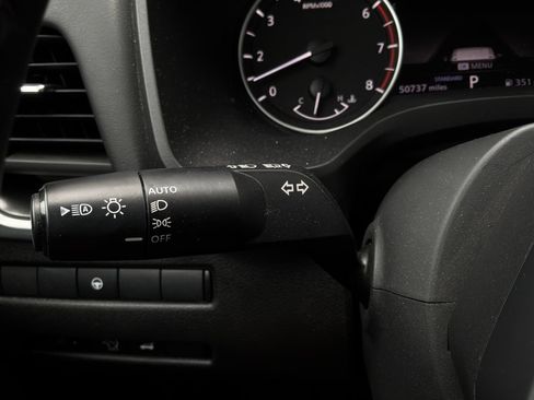 Used 2025 Nissan Rogue SV FWD image 38