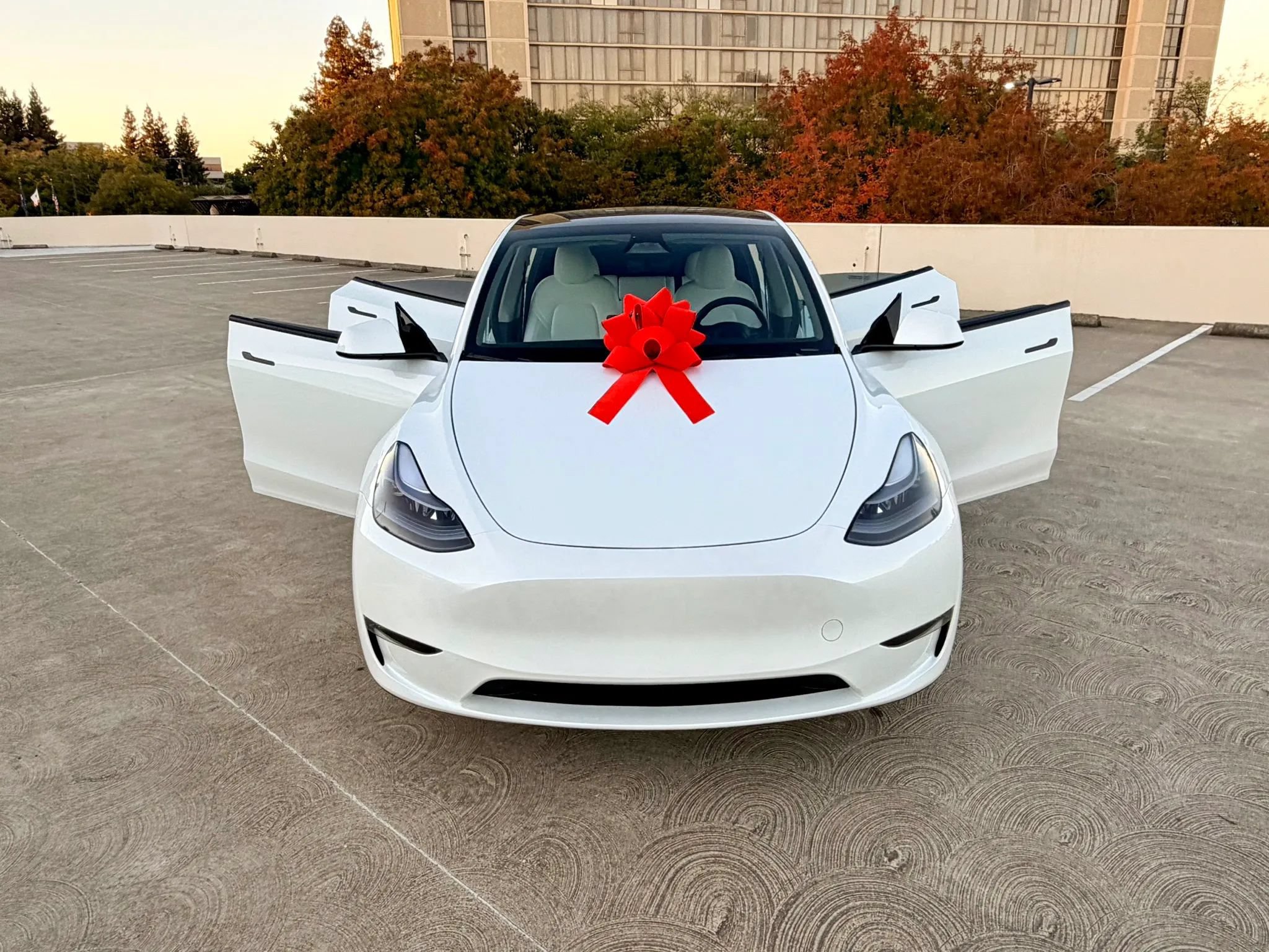 Used 2024 Tesla Model Y Long Range AWD/4WD image 26