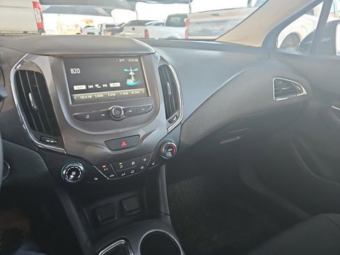 Used 2017 Chevrolet Cruze LT w/ Convenience Package image 9