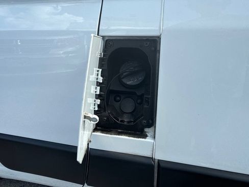 Used 2026 RAM ProMaster 2500 w/ Safety Group FWD image 9
