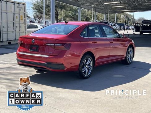 Used 2023 Volkswagen Jetta SE w/ Panoramic Sunroof Package FWD image 11