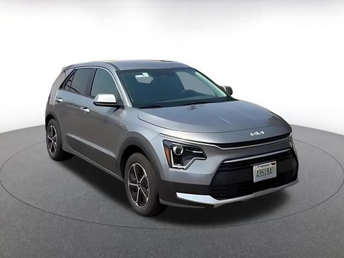 Used 2026 Kia Niro LX FWD image 3