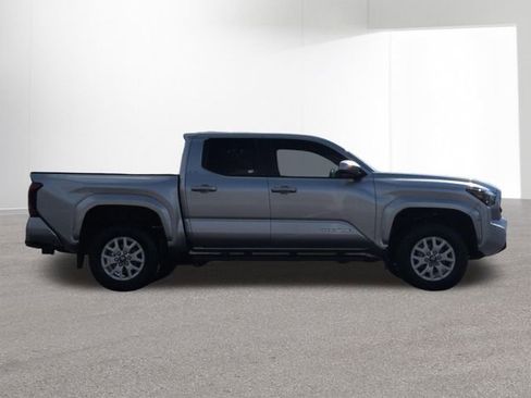 Certified 2024 Toyota Tacoma SR5 AWD/4WD image 5