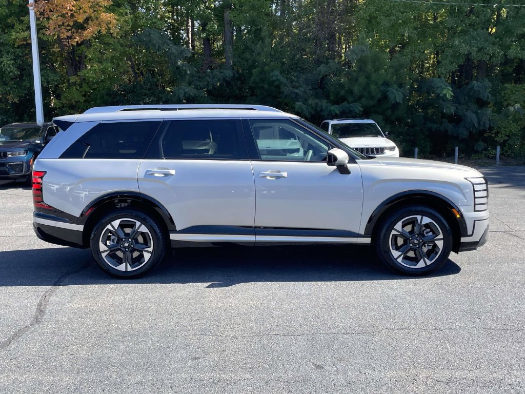 Used 2026 Hyundai Palisade Limited FWD image 9