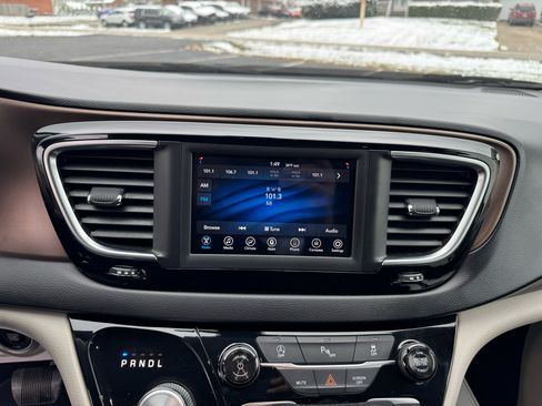 Used 2018 Chrysler Pacifica LX image 41