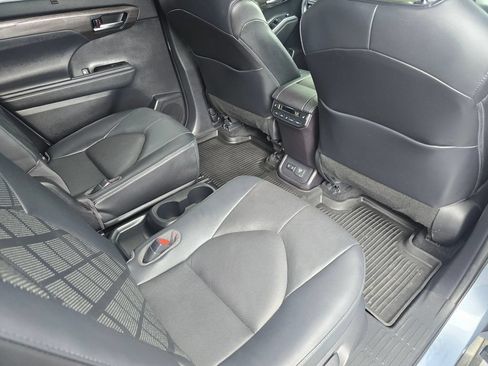 Used 2021 Toyota Highlander Platinum AWD/4WD image 11