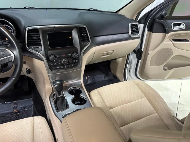 Used 2020 Jeep Grand Cherokee Laredo AWD/4WD image 21