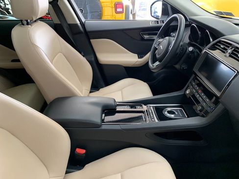 Used 2019 Jaguar F-PACE Premium image 12