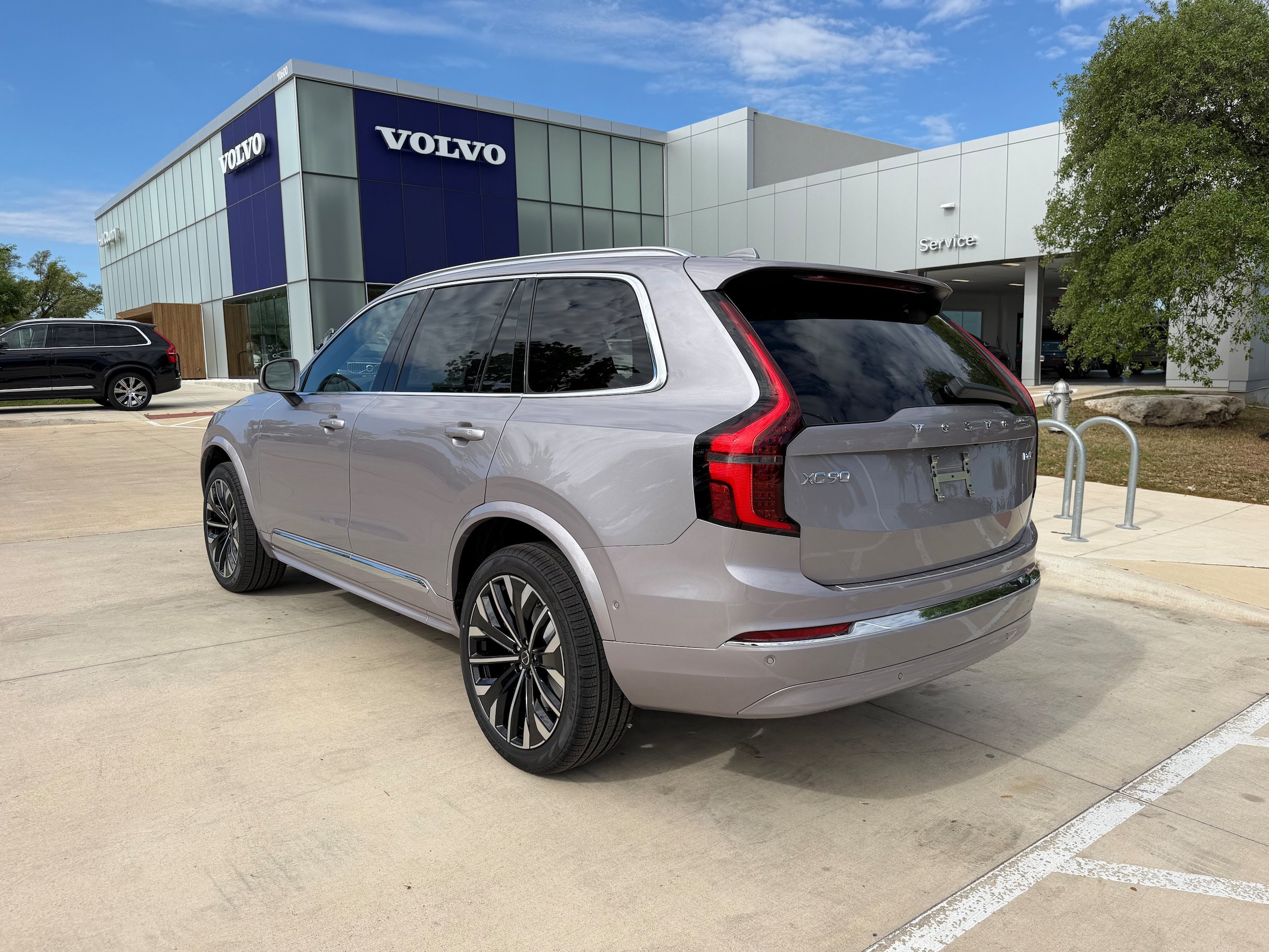 New 2026 Volvo XC90 B6 Plus w/ Protection Package Premier AWD/4WD image 4