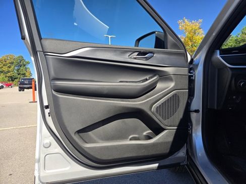 New 2025 Jeep Grand Cherokee Laredo image 23