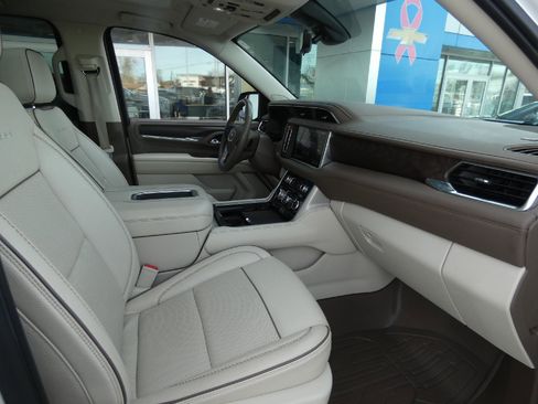 Used 2021 GMC Yukon XL Denali w/ Denali Ultimate Package image 19