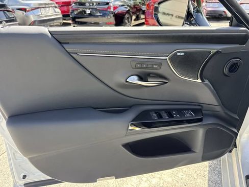 Used 2025 Lexus ES 350 Ultra Luxury w/ Accessory Package (Z2) FWD image 13